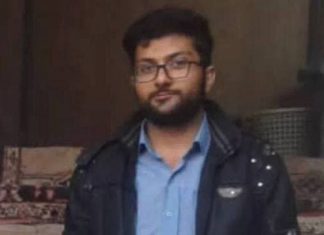 Iranian youth attack the Revolutionary Guards headquarters in Khomein