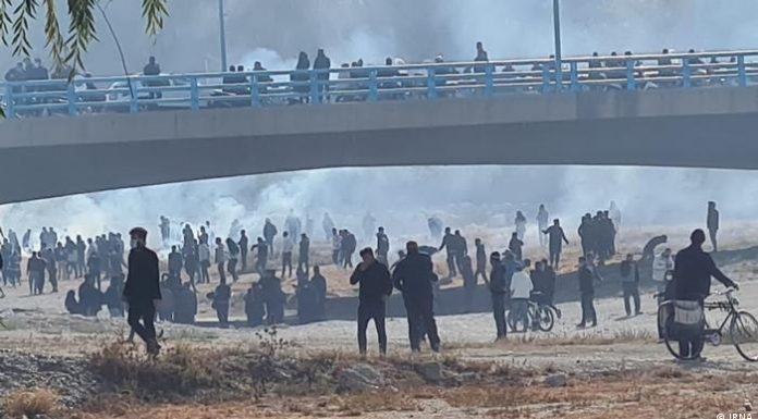 People of Isfahan: We are here to fight against the supreme leader